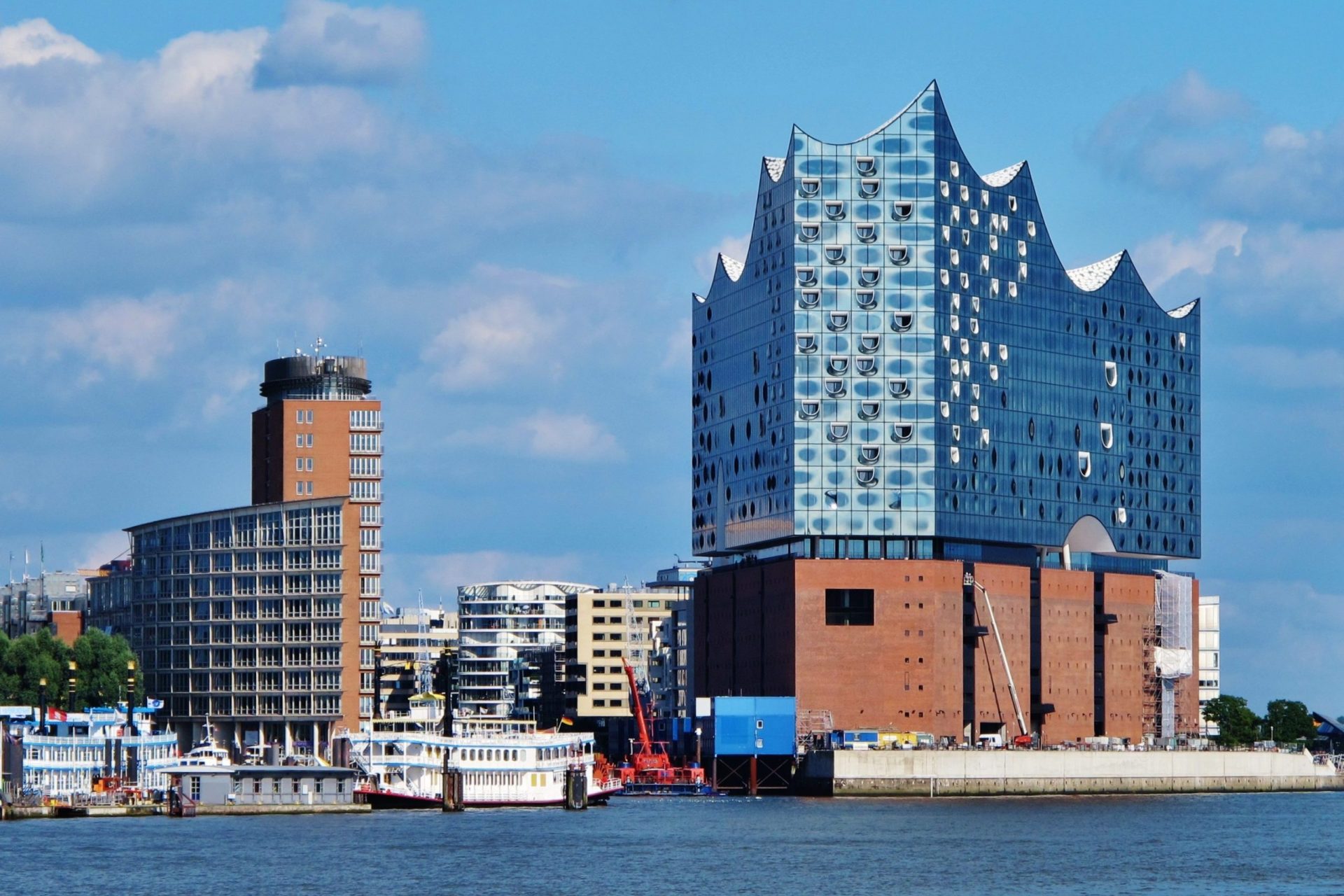 Hamburger Hafencity mit Elbphilharmonie