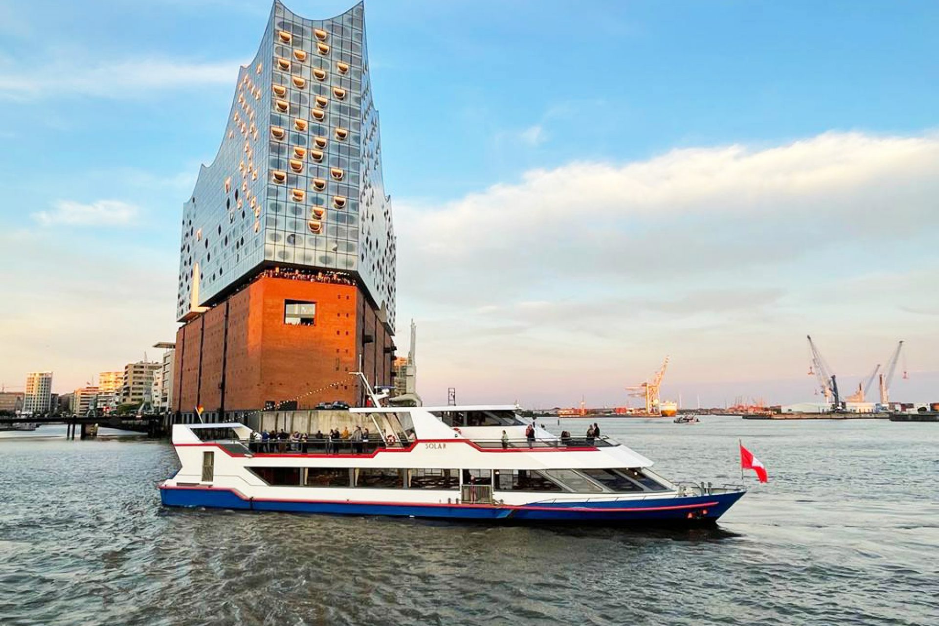 Fahrgastschiff-Solar1
