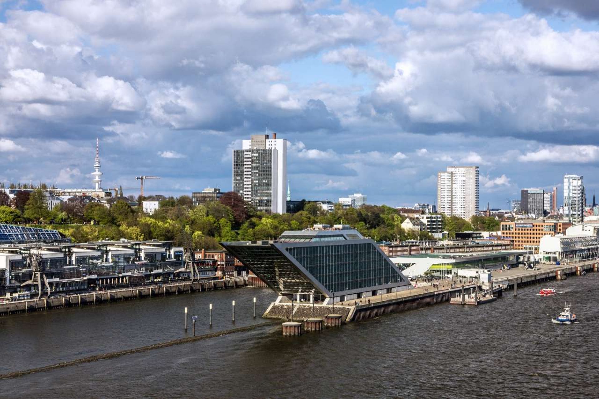 cruise center altona