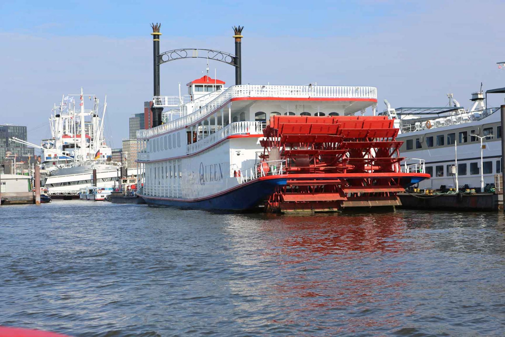 ms-queen-hinten